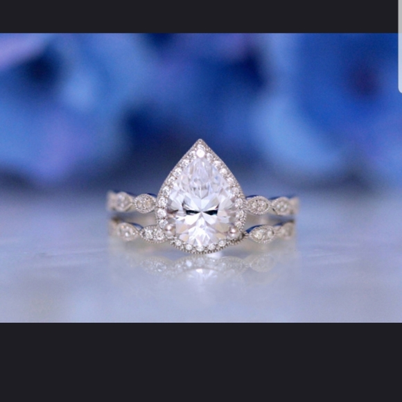 Jewelry - 💍💍Very Pretty 2pc Pear Shape CZ Ring💍💍